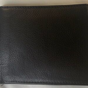 Bi-Fold Pebbled Leather
Black Mens Multi Slot Zip CC ID Brand New